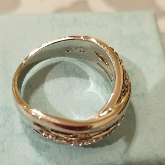 Stunning Sterling Silver Ring - Picture 5 of 5